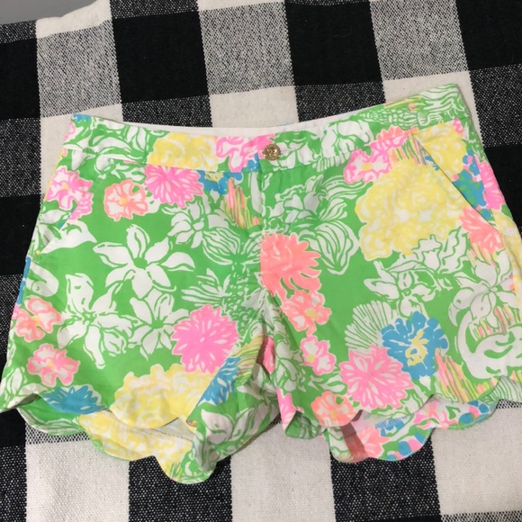 Lilly Pulitzer Pants - Lilly Pulitzer buttercup shorts 6